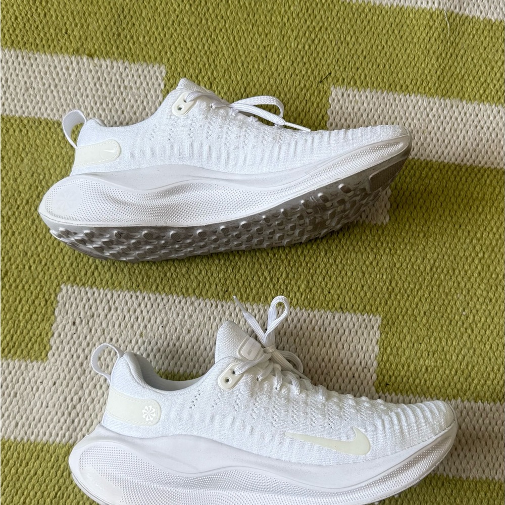 8.5 Nike Women Reactx Infinity Run 4 White Sneakers with Knit Upper